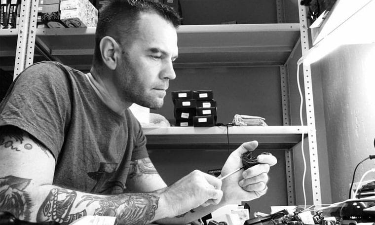 Historia sukcesu: Narodziny maszynki do tatuażu RightStuf - rok 2012 Success Story: The Birth of the RightStuff