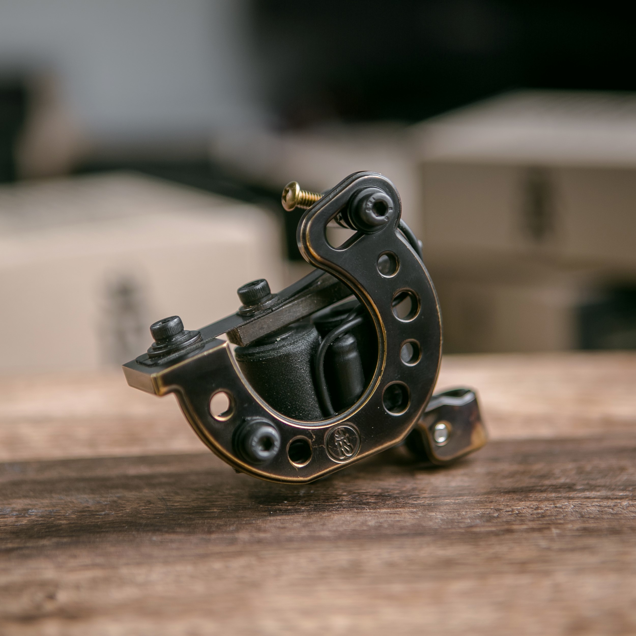 LUCKY Shader Macchina per tatuaggi Bronzo 1 LUCKY Shader Bronze Tattoo Machine