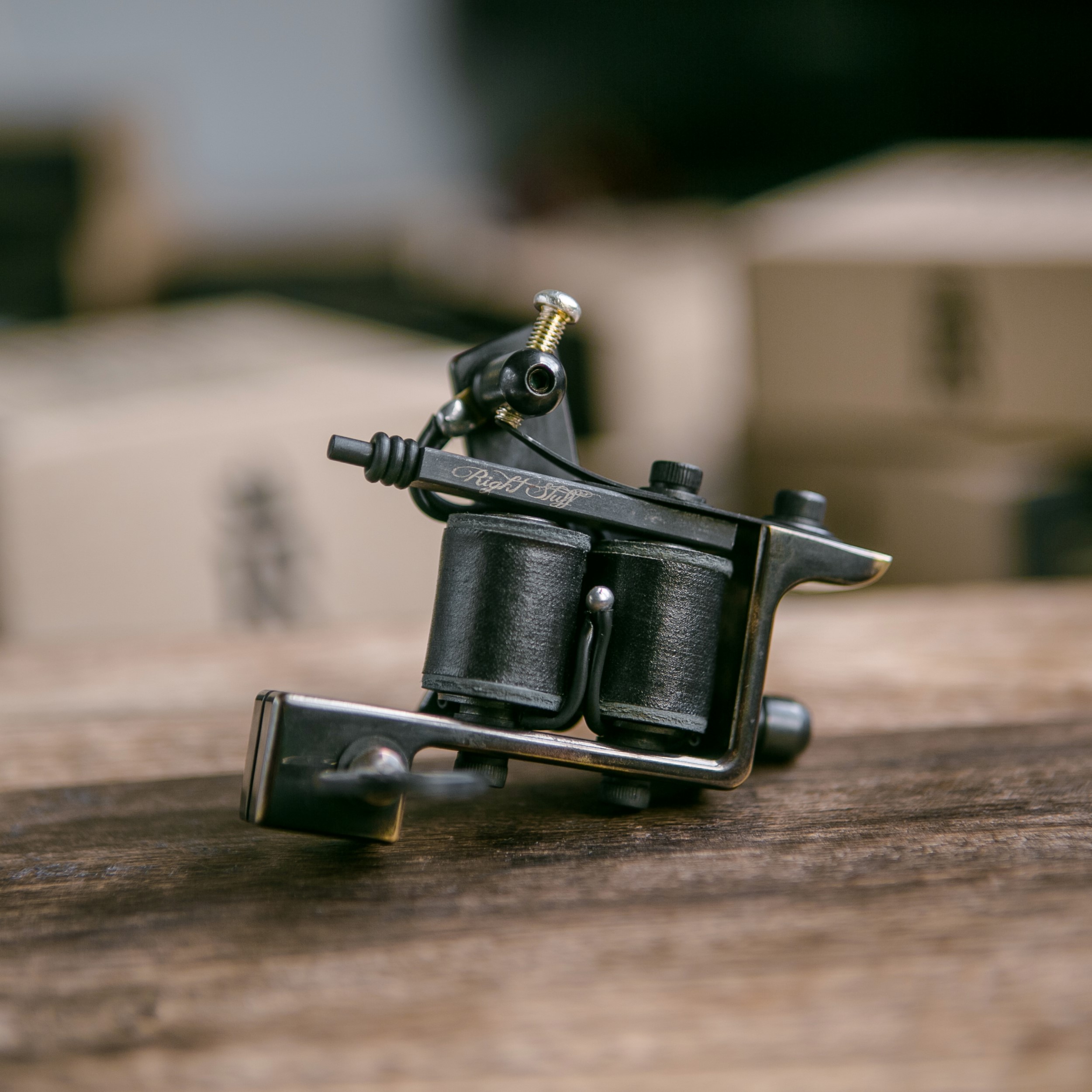 miniDOZZER TrueLiner Bronze Tattoo Machine 2 miniDOZZER TrueLiner Bronze Tattoo Machine - immagine 2