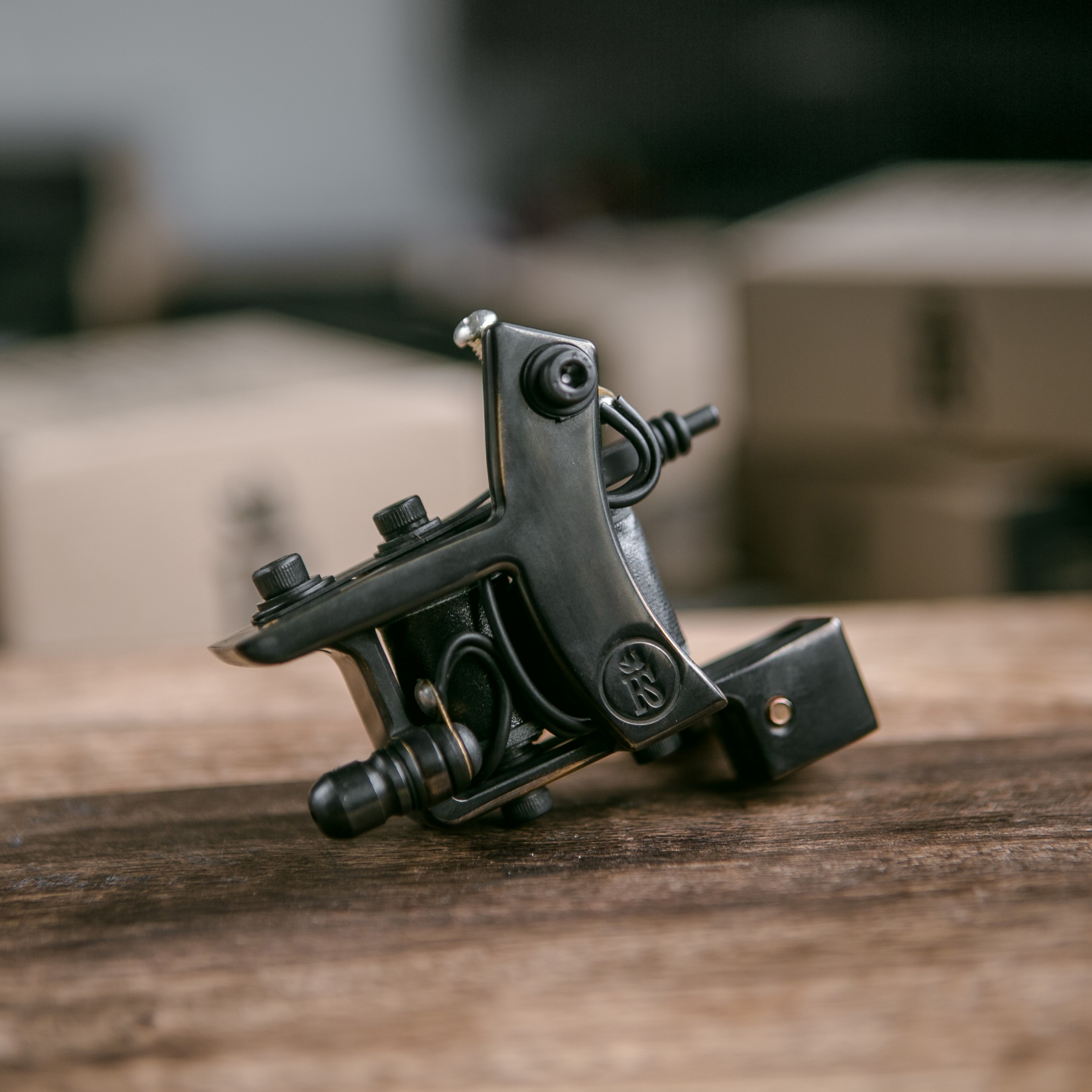 miniDOZZER TrueLiner Bronze Tattoo Machine 1 miniDOZZER TrueLiner Bronze Tattoo Machine