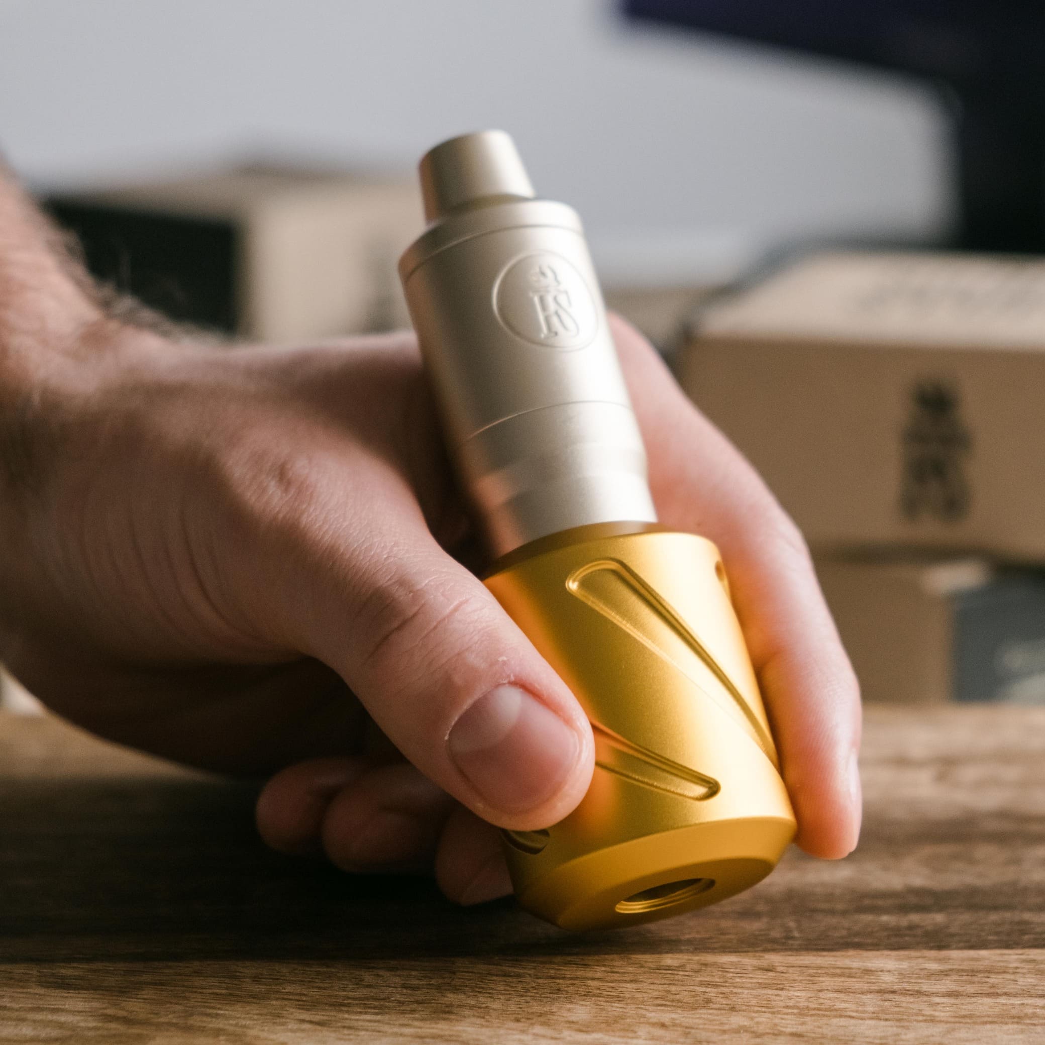 Impugnatura Hornet 40 mm - Oro 2 Righstuff Horntet Pen rotary tattoo machine