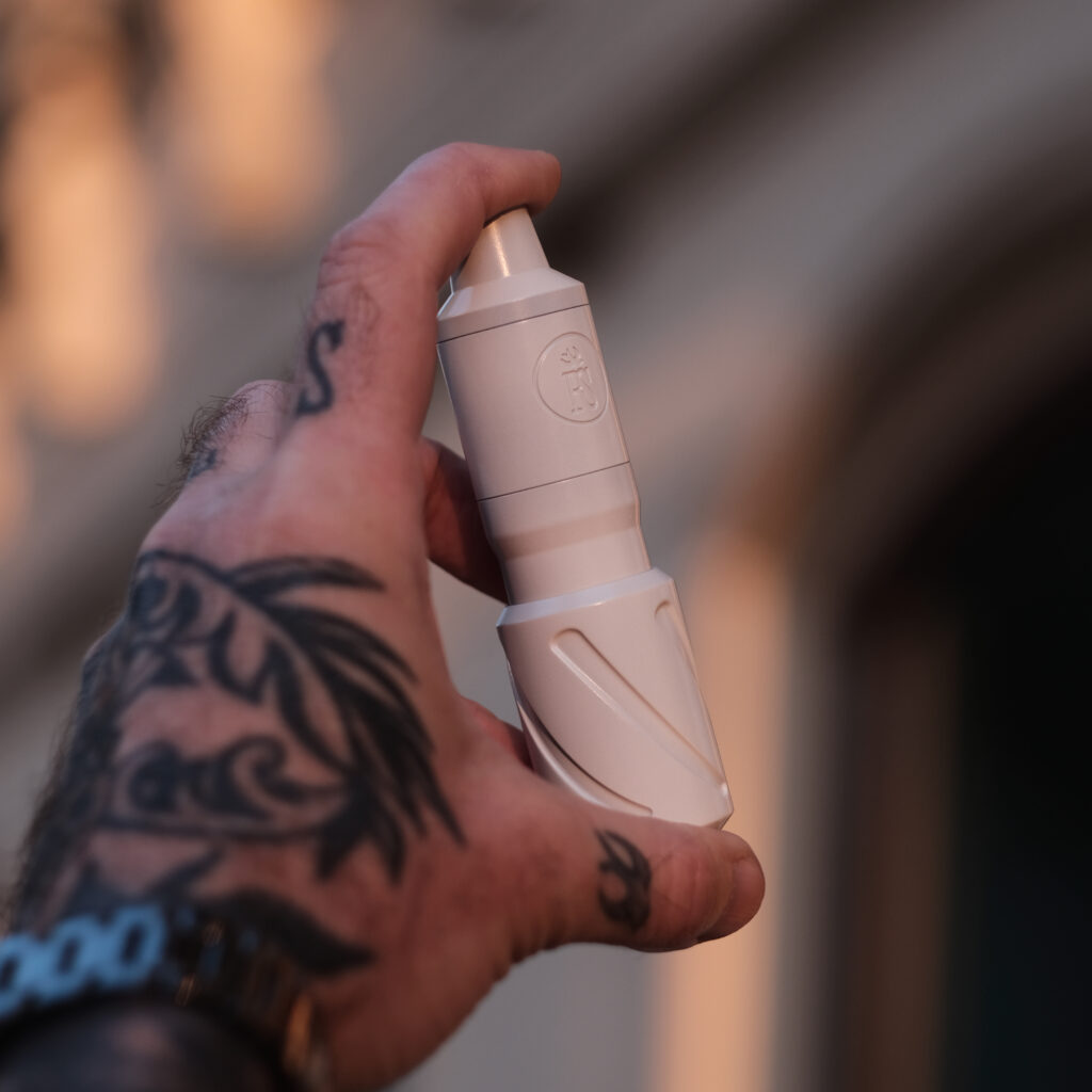 What Is the Real Difference Between High-End and Low-End Tattoo Machines? 3 High-end wireless tattoo machine comparison — RightStuff professional rotary pen