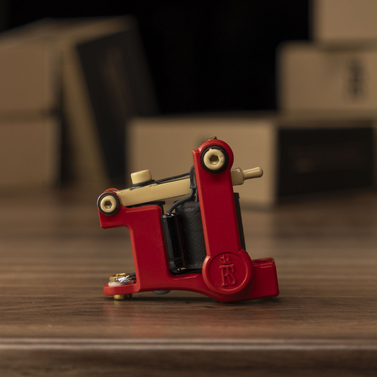RightStuff ONE - Rosso corallo 3 Single coil tattoo machine